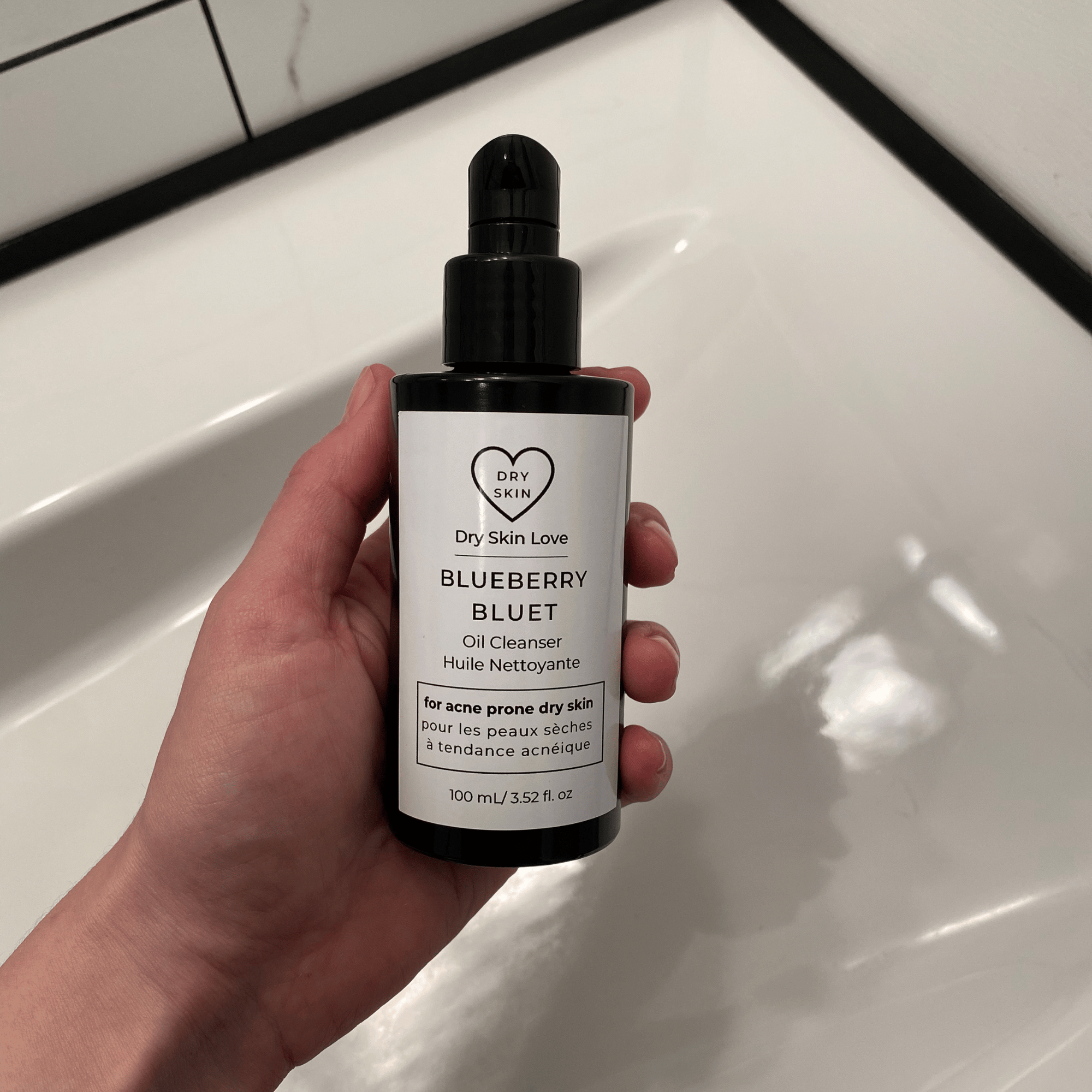 Dry Skin Love Blueberry Oil Cleanser for Acne-Prone Dry Skin